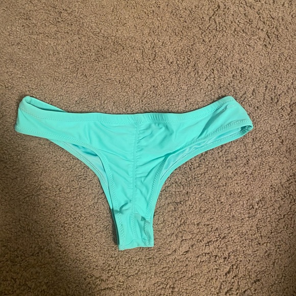 NWOT Volcom scrunch bum thong bikini bottoms - Picture 2 of 4